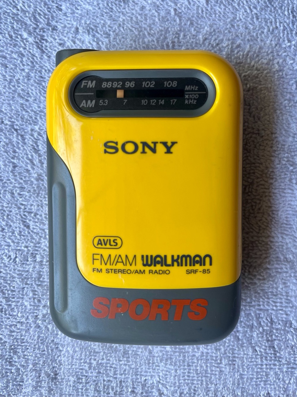 Vintage Sony FM/AM Walkman Sports Radio SRF-85